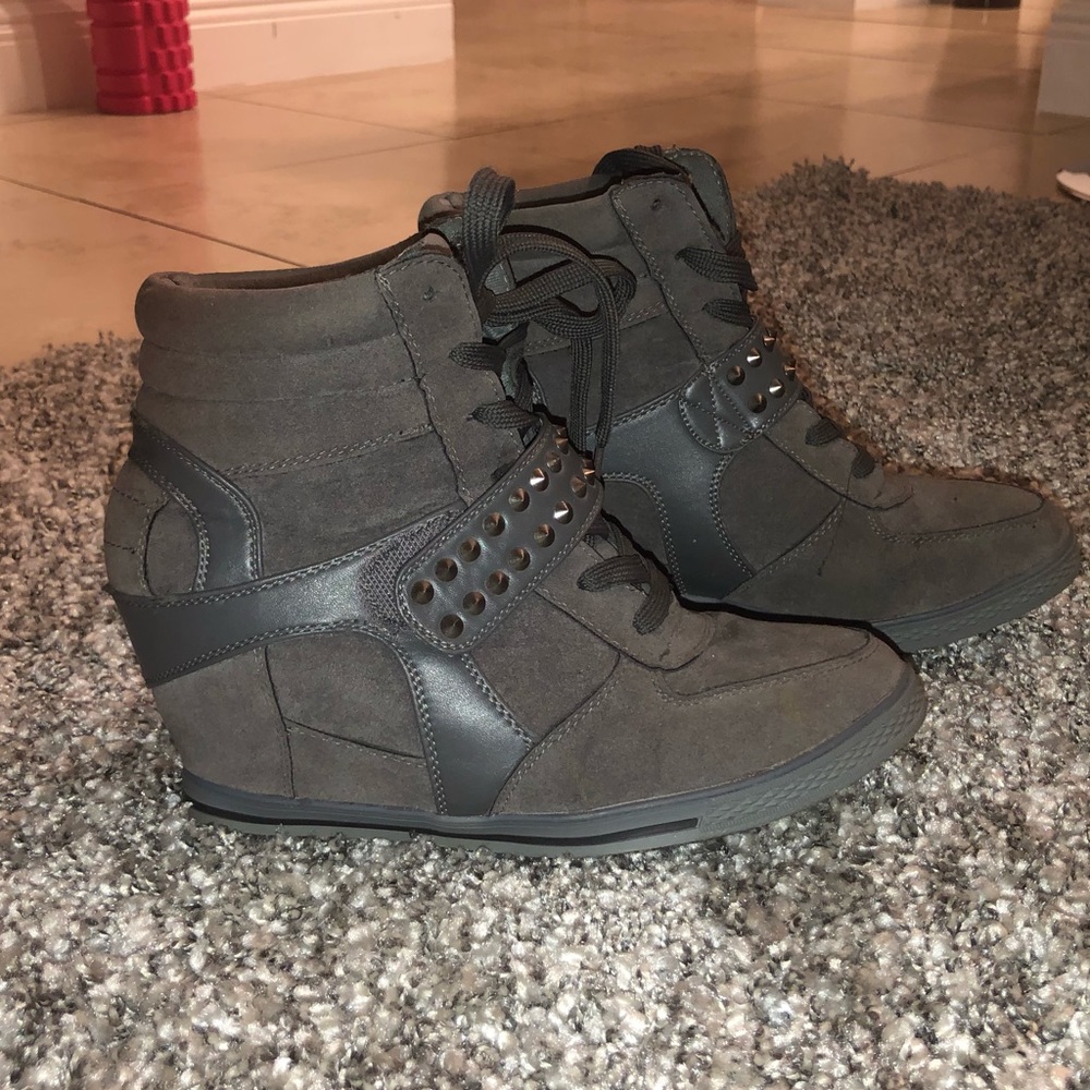 Wedge sneakers